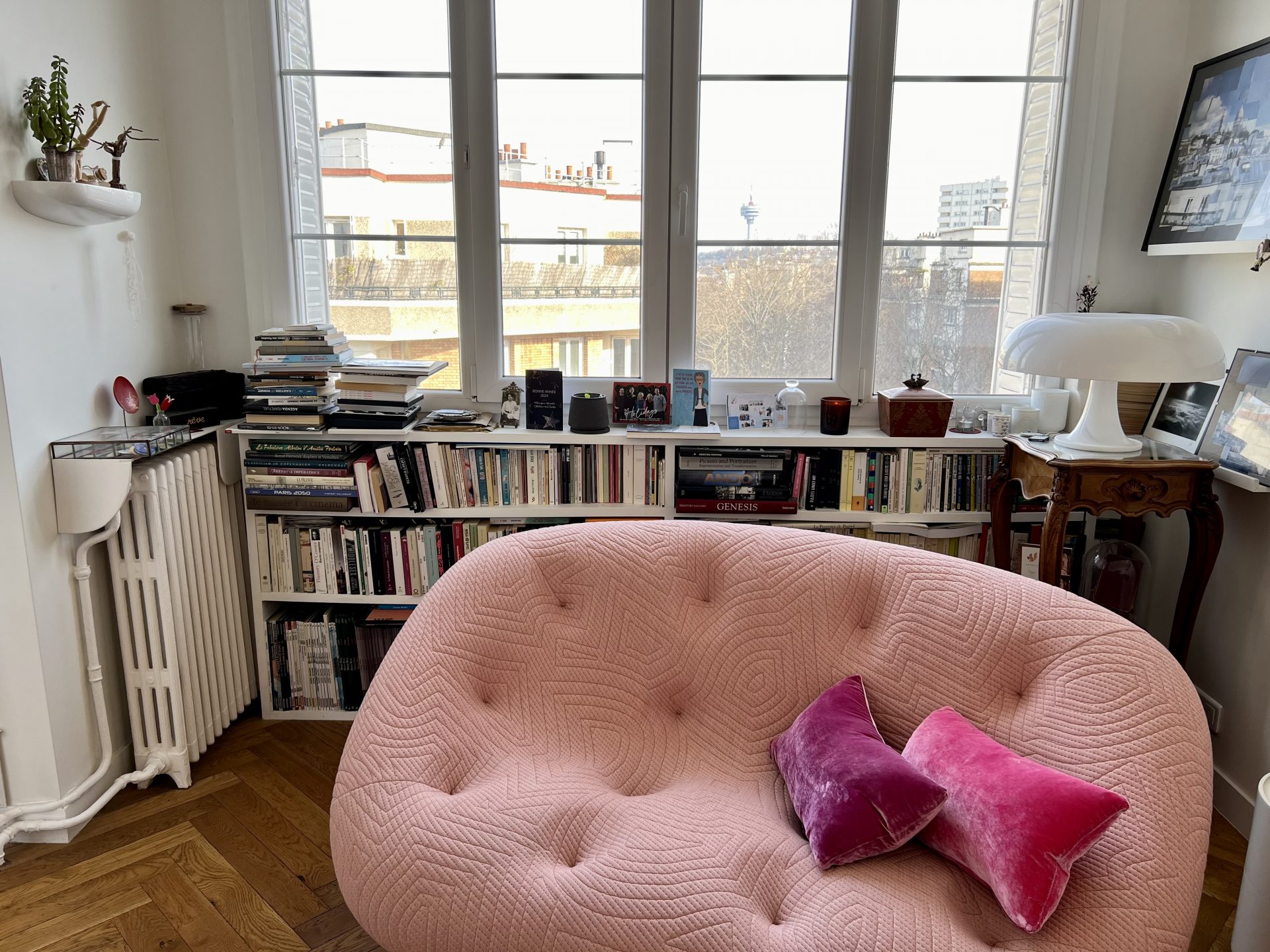 リーン・ロゼのピンクのソファ